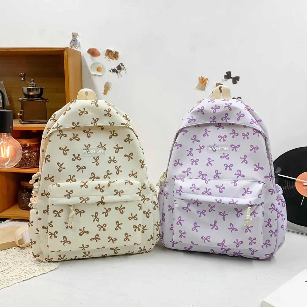 Adjustable strap school bag