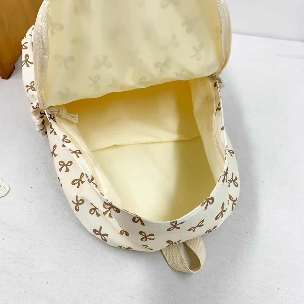 Adjustable strap school bag